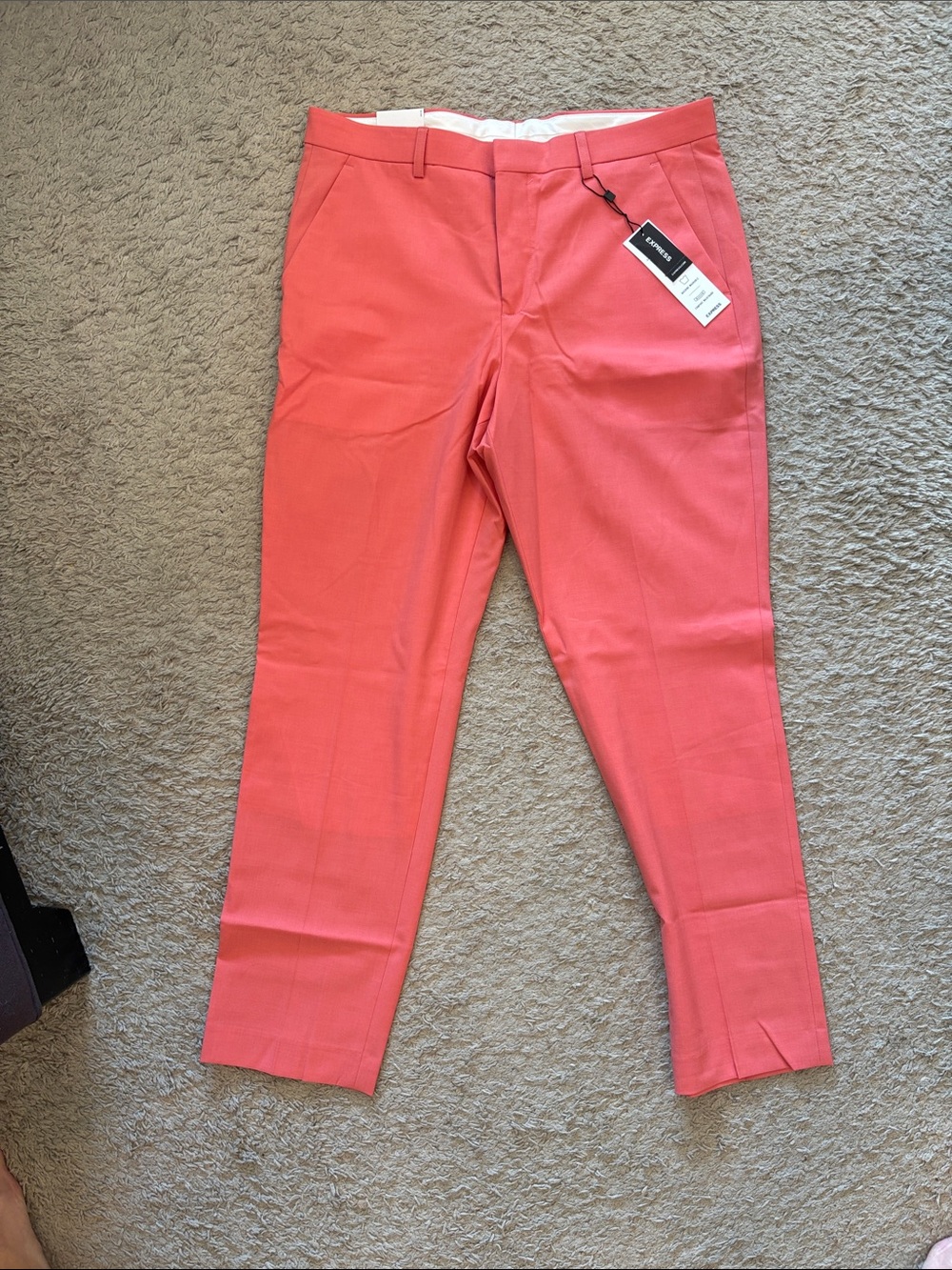 Express Men’s Slim Suit Pant in Salmon. Size: 33 x32. BNWT.